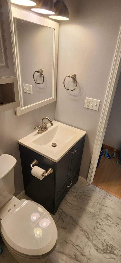 A bathroom with a sink and mirror in it